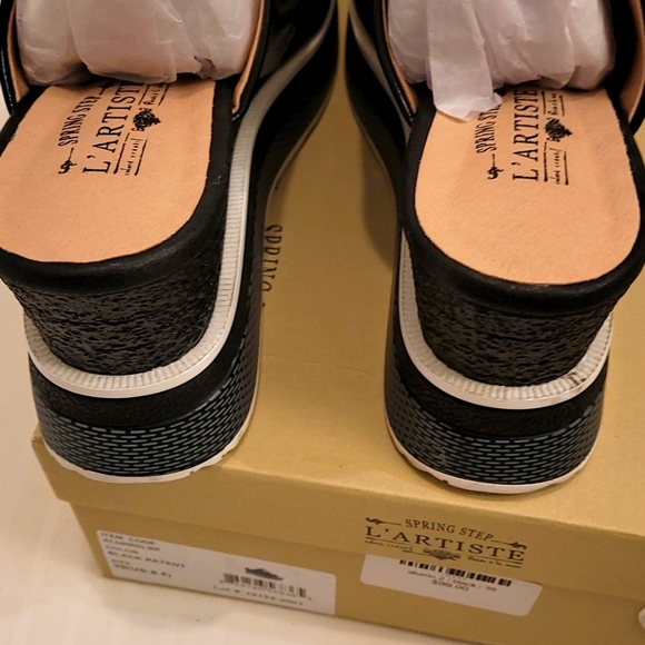 L'ARTISTE slide in wedge sandal black patent leather. - Picture 3 of 6